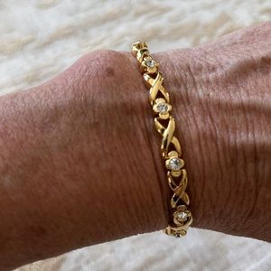 NWOT Goldtone and CZ “X” link 8 inch Bracelet
